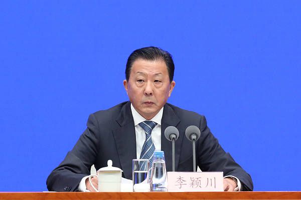 官方：曼联门将奥纳纳入选喀麦隆非洲杯名单喀麦隆国家队公布参加明年1月非洲杯的名单，其中曼联门将奥纳纳在列。